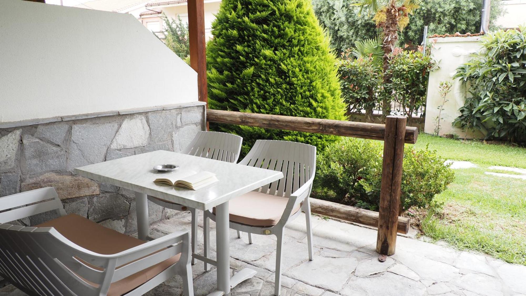 Leonidas Apartments And Suites Mola Kalyva Zewnętrze zdjęcie