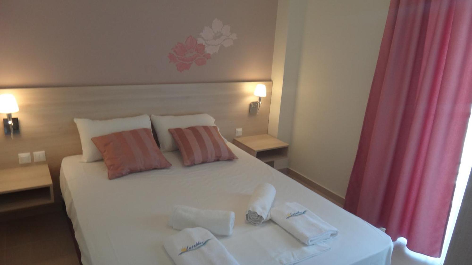 Leonidas Apartments And Suites Mola Kalyva Zewnętrze zdjęcie